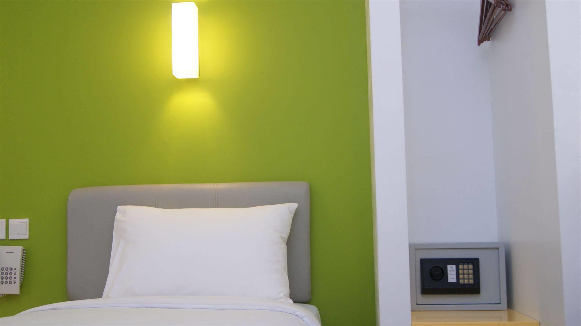Amaris Hotel Mangga Besar Jakarta Exterior foto